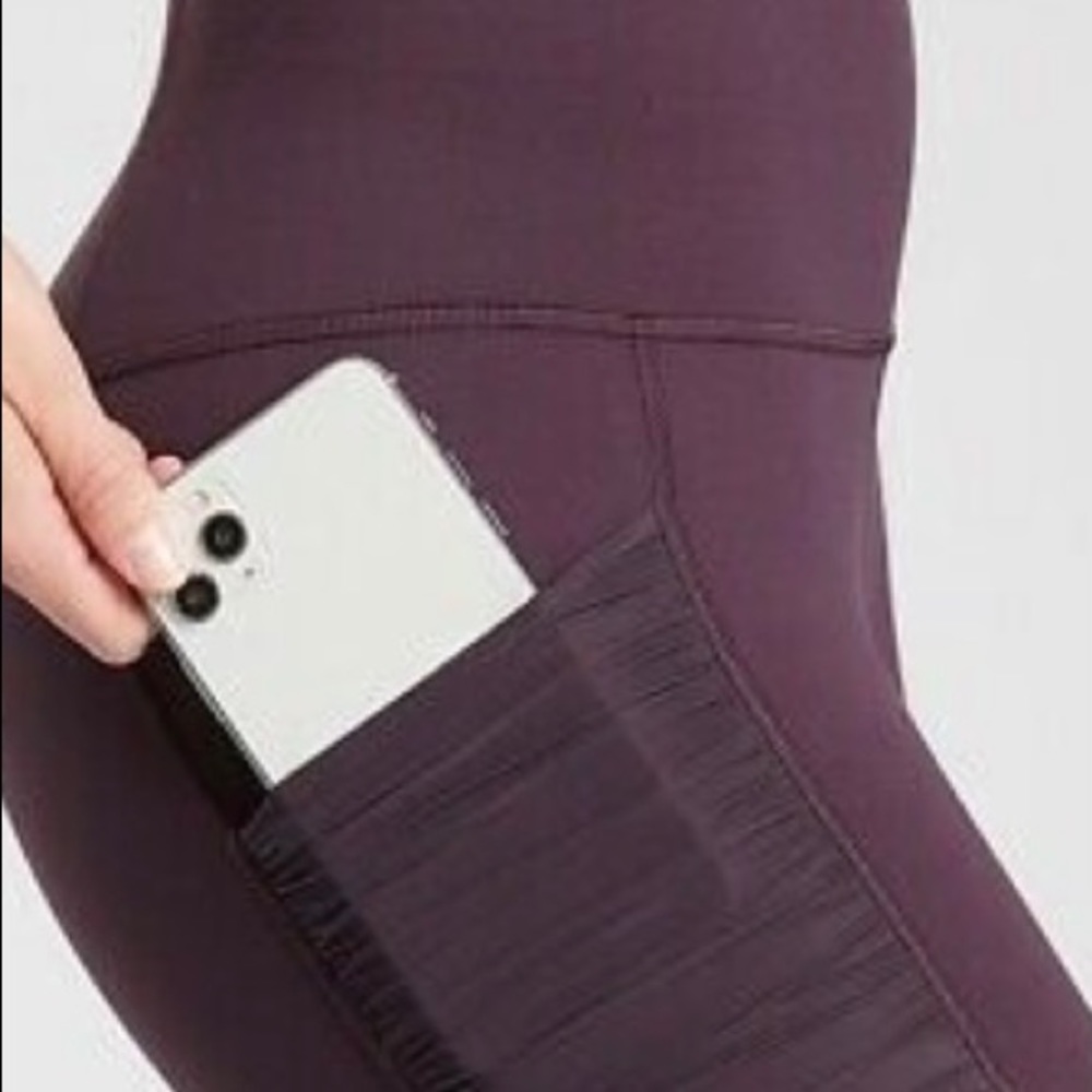Athleta Mesh Me up Stash Pocket 7/8 size small